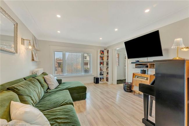 53 E 21 St St, House other with 2 bedrooms, 2 bathrooms and 1 parking in Hamilton ON | Image 8