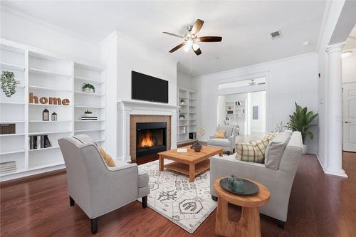 132 4th St, GAINESVILLE, FL, 32601-5606 | Card Image