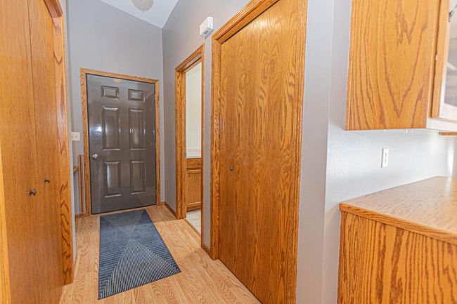 23-Garage Entrance to Main Floor.jpg | Image 23