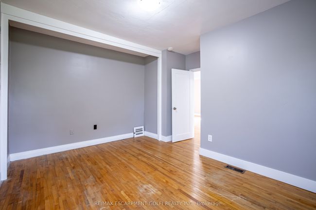 18 Grove Ave, House other with 6 bedrooms, 2 bathrooms and 4 parking in Saint Catharines ON | Image 18