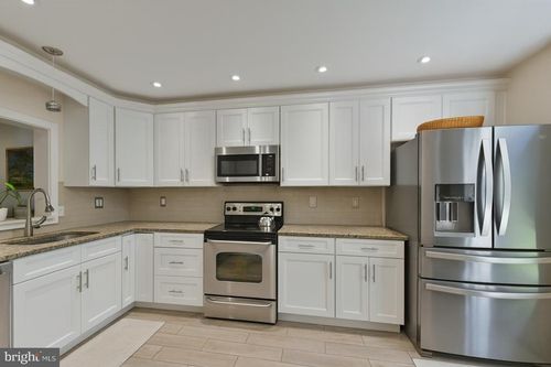 100 Victoria Dr, Montgomeryville, PA, 18936-9700 | Card Image