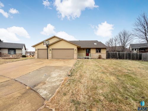 904 Jay Cir, Sioux Falls, SD, 57103 | Card Image