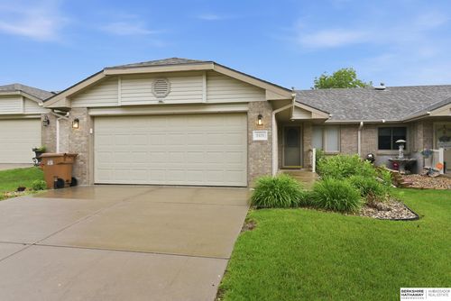 8420 Peregrine Ct, Lincoln, NE, 68505-7822 | Card Image