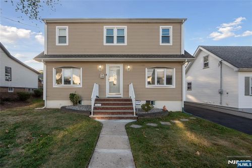 143 Carpenter St, Belleville, NJ, 07109-1586 | Card Image