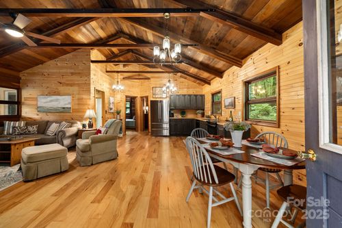 1453 Tanglewood Ln, Saluda, NC, 28773-8785 | Card Image