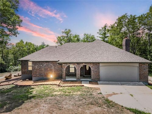 1000 Woodcliff Dr, Richmond, MO, 64085-1141 | Card Image