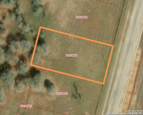 105 Timber Pl, La Vernia, TX, 78121-0120 | Card Image