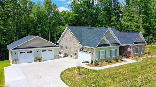 1070 Nauvoo Ridge Dr, Tobaccoville, NC, 27050-9182 | Card Image