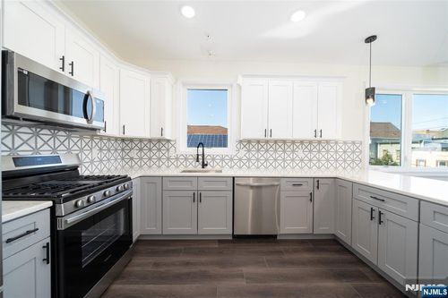 517 7th St, Union City, NJ, 07087-2901 | Card Image