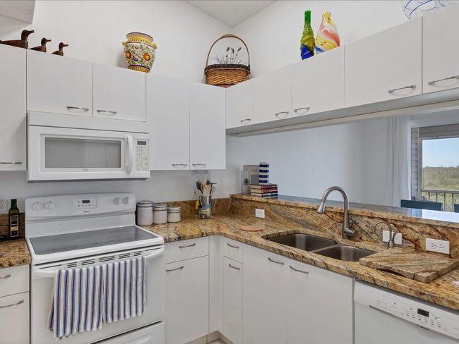 Granite counters | Image 17