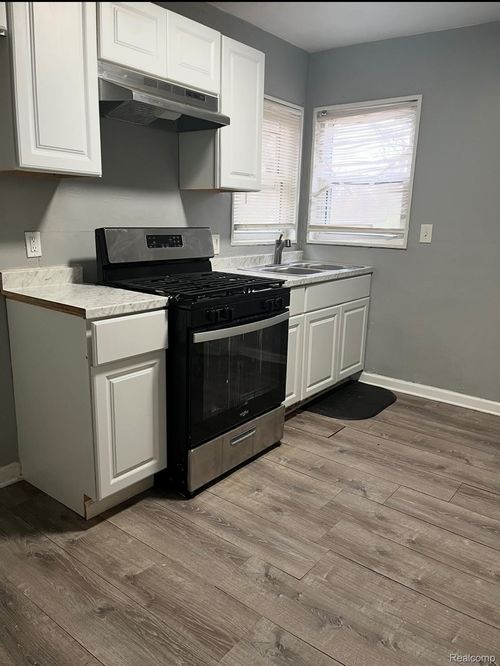 9220 Rutherford St, Detroit, MI, 48228-2171 | Card Image