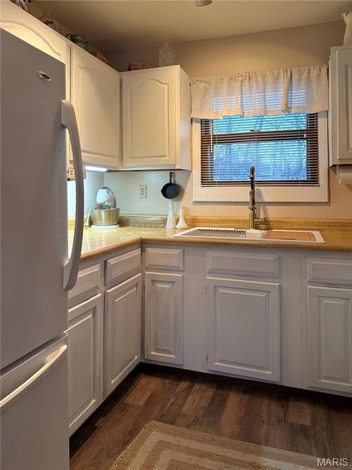 152 S Lake Dr, Leslie, MO, 63056-2405 | Card Image