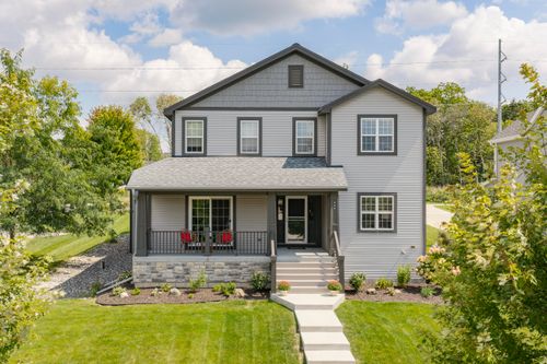 466 Bleeker St, Delafield, WI, 53018-1855 | Card Image