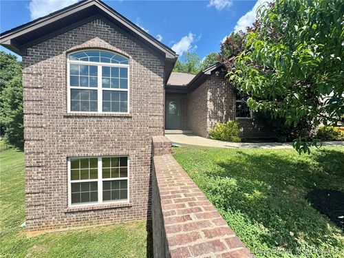 7008 Rainelle Dr, Lanesville, IN, 47136-9478 | Card Image