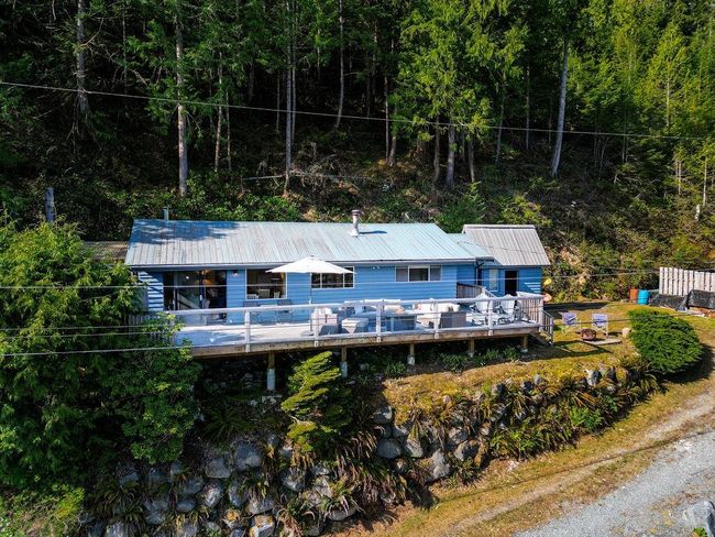 5984 North Lake Road, House other with 3 bedrooms, 1 bathrooms and 3 parking in Pender Harbour BC | Image 2