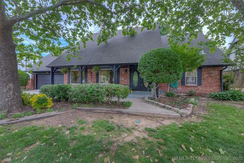 8221 S 74th East Ave, Tulsa, OK, 74133-4208 | Card Image