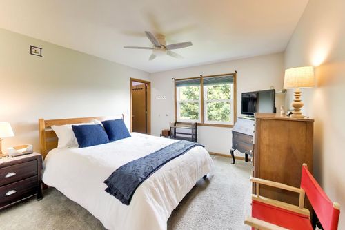 3860 Crabapple Ln, Wonder Lake, IL, 60097-8166 | Card Image