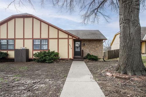 8516 Ditzler Ave, Raytown, MO, 64138-3295 | Card Image