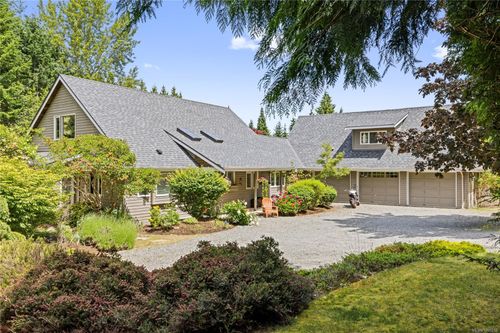 455 First Ave W, Qualicum Beach, BC, V9K1J8 | Card Image