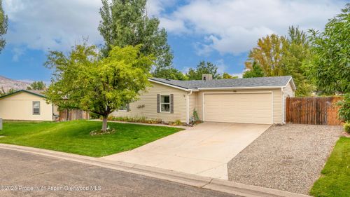 17 Mineral Springs Cir, Parachute, CO, 81635-9588 | Card Image