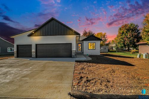 610 Britz Dr, Luverne, MN, 56156 | Card Image