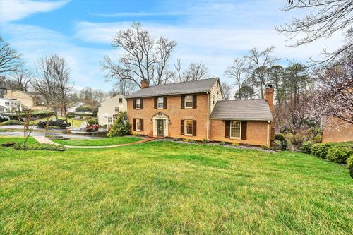 3684 Peakwood Dr Sw, Roanoke, VA, 24014-4214 | Card Image