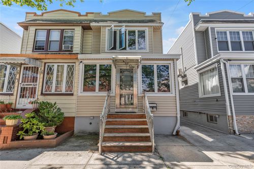 7964 77th Ave, Glendale, NY, 11385-7521 | Card Image