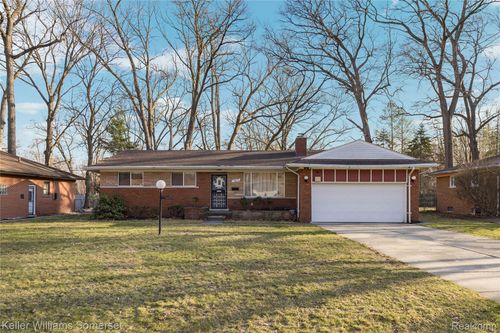 19015 Greenwald Dr, Southfield, MI, 48075-5833 | Card Image