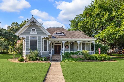 807 Summit St, Schulenburg, TX, 78956-1430 | Card Image