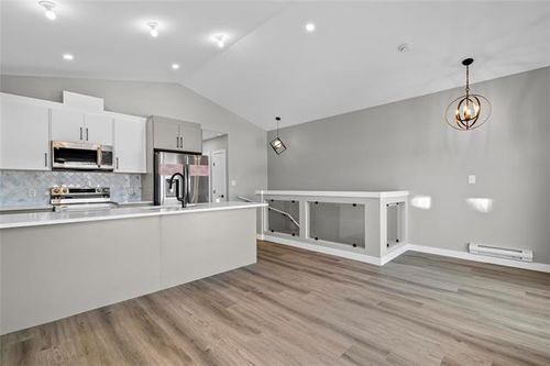 413 Centennial St, Winnipeg, MB, R3N1P8 | Card Image