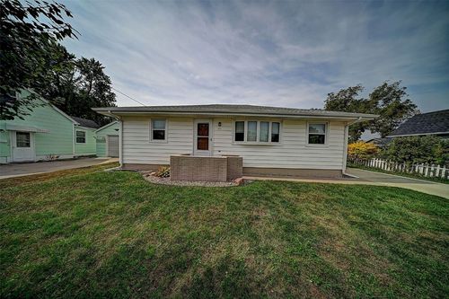 115 Main St, Center Point, IA, 52213-9557 | Card Image