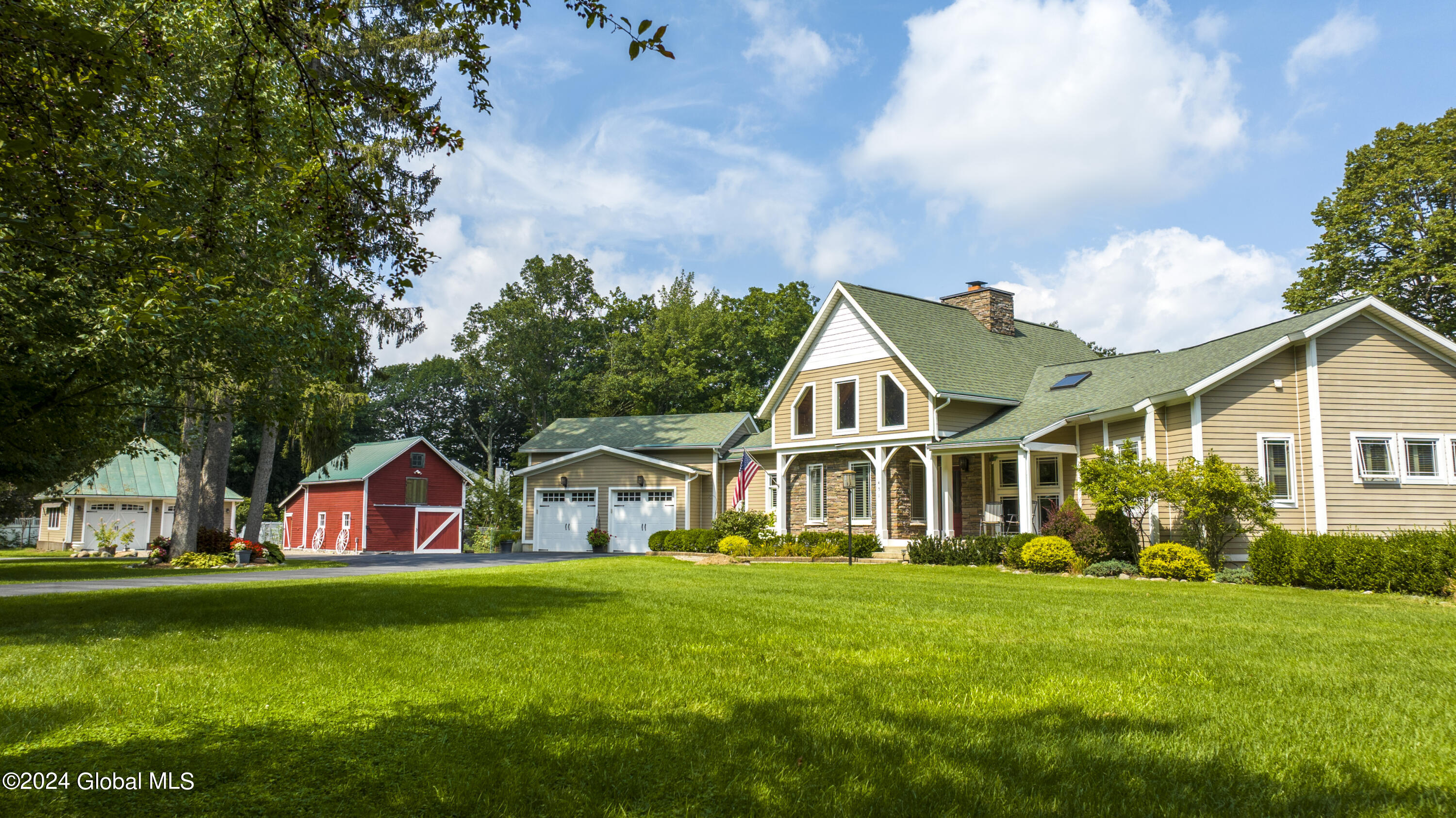 Crescent Ave, Saratoga Springs, NY 12866