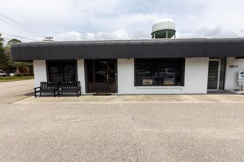 1803 N Oak St, Myrtle Beach, SC, 29577-3140 | Card Image