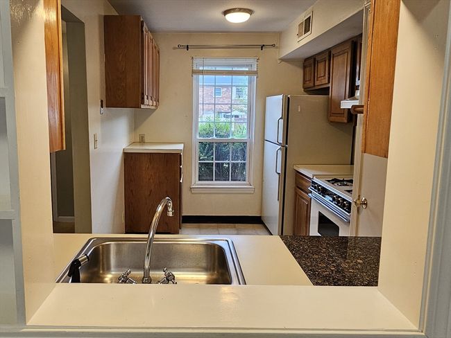 0 - 403 Windsor Dr, Condo with 2 bedrooms, 2 bathrooms and 1 parking in Framingham MA | Image 8