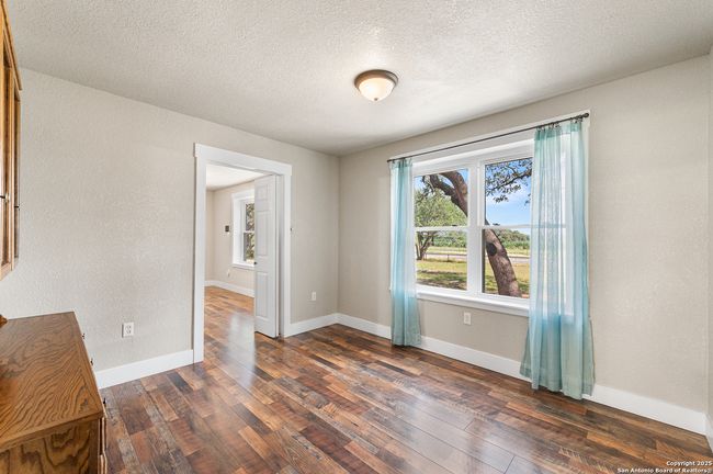 1015 Fm 2200 W, House other with 3 bedrooms, 3 bathrooms and null parking in Devine TX | Image 17
