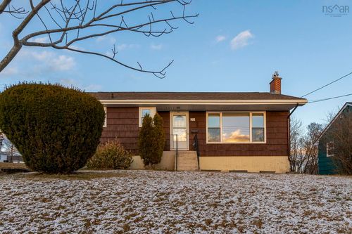 31 Booth St, Dartmouth, NS, B2X1P2 | Card Image