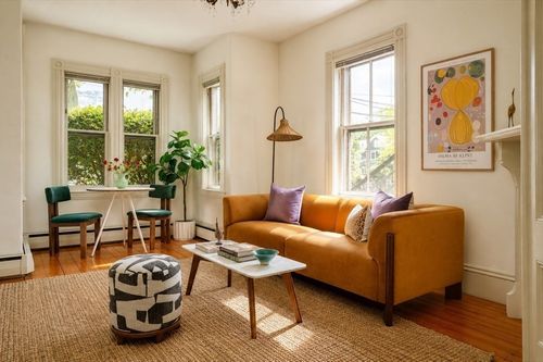 1-70-1 Cushing St, Cambridge, MA, 02138-4583 | Card Image