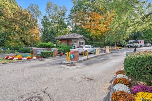 14 Bronxville Glen Dr, Yonkers, NY, 10708-6846 | Card Image