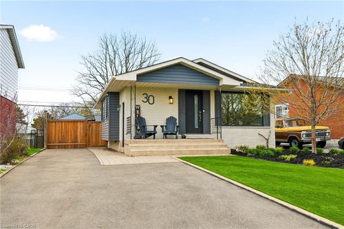 30 Darlington Drive, Hamilton, ON, L9C2L7 | Card Image