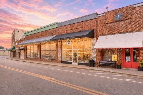 28 N Main St, Ellijay, GA, 30540-3335 | Card Image