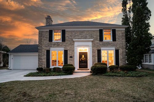 9727 Harding Boulevard, Wauwatosa, WI, 53226 | Card Image