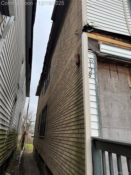 6125 Seneca St, Detroit, MI, 48213-2511 | Card Image