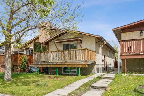 8610 Berwick Road Nw, Calgary, AB, T3K1E6 | Card Image