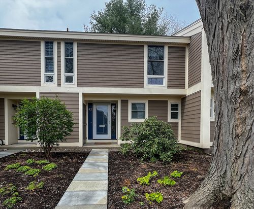 42-11 Oak St, Wellesley, MA, 02482-4733 | Card Image