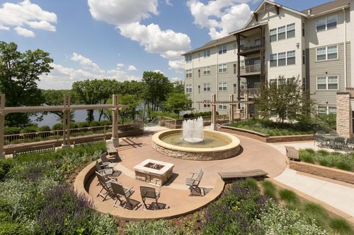 110-1900 Rush Lake Trl, New Brighton, MN, 55112-1516 | Card Image