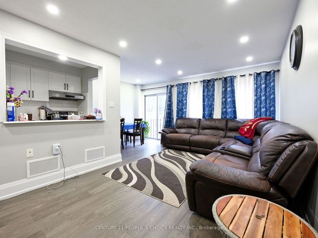 22 Gilgorm Rd, Condo with 3 bedrooms, 3 bathrooms and 1 parking in Brampton ON | Image 9