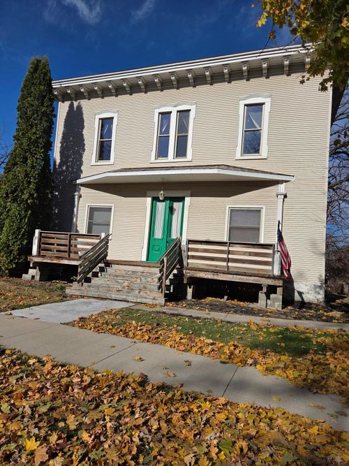 621 Elm Ave E, Waseca, MN, 56093-3319 | Card Image