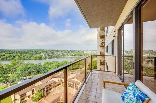apt-10b1-40 N Interstate 35, Austin, TX, 78701-4370 | Card Image