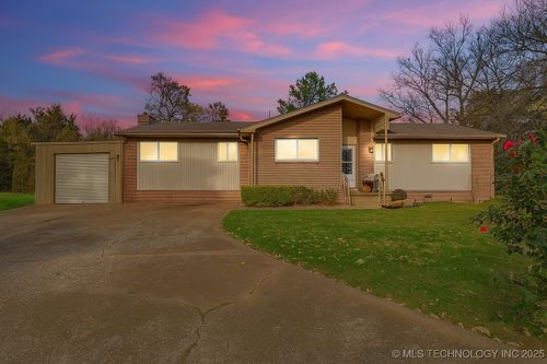 101 Woodlawn St, Hominy, OK, 74035-1568 | Card Image