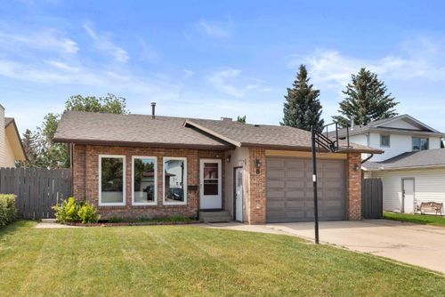 8 Rice Crt Se, Medicine Hat, AB, T1B3X1 | Card Image